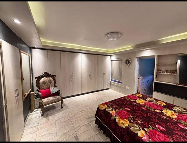 7 BEDROOM HOUSE FOR SALE IN LAUDIUM